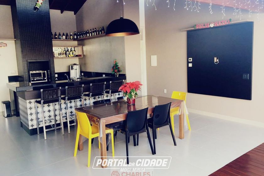 Casa &agrave; venda - 212m&sup2; - Centro
