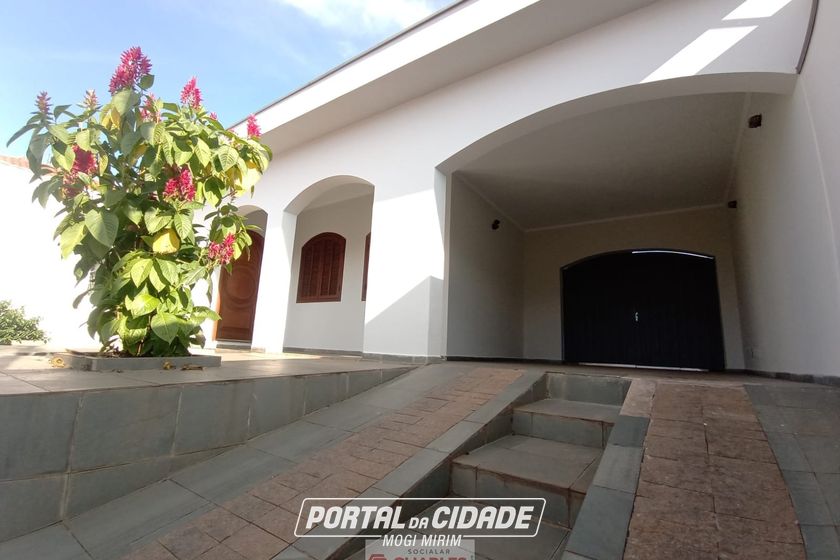 Casa &agrave; venda - 256m&sup2; - Centro