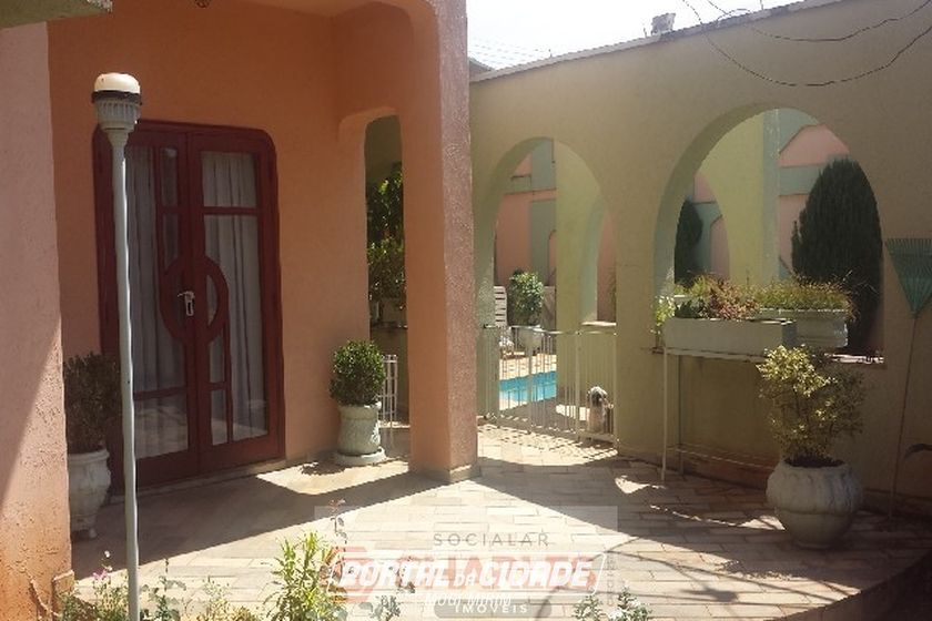 Casa &agrave; venda - 10m&sup2; - Centro
