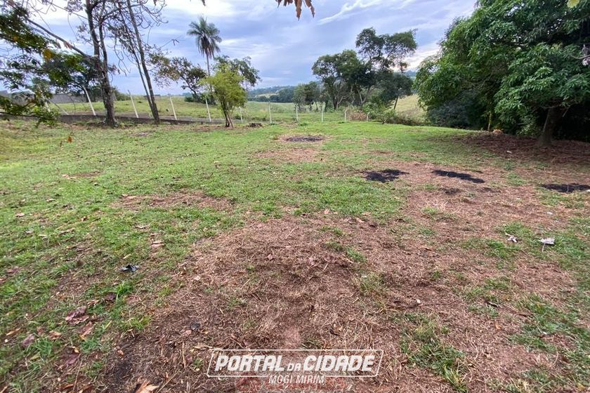 S&iacute;tio &agrave; venda - 10m&sup2; - Centro