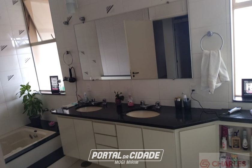 Casa &agrave; venda - 438m&sup2; - Centro