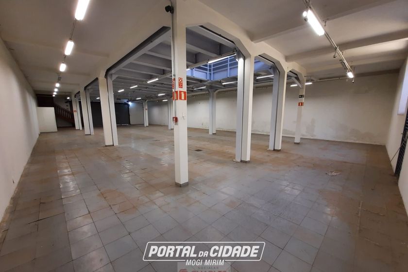 Sal&atilde;o Comercial para alugar - 777m&sup2; - Centro