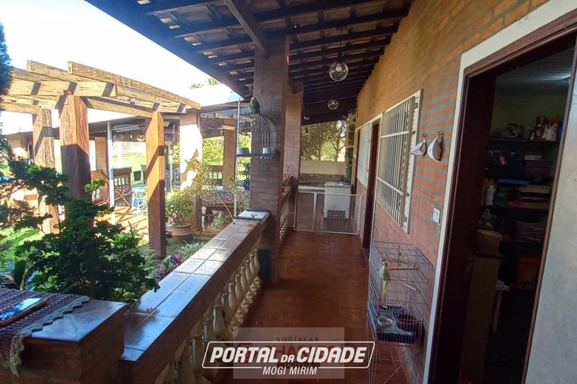 S&iacute;tio &agrave; venda - 300m&sup2; - Centro