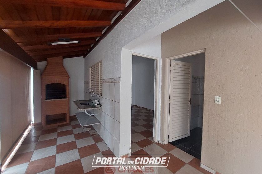 Casa para alugar - 240m&sup2; - Centro