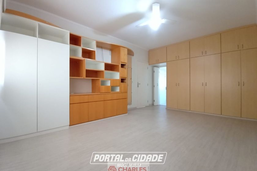 Casa &agrave; venda - 600m&sup2; - Centro