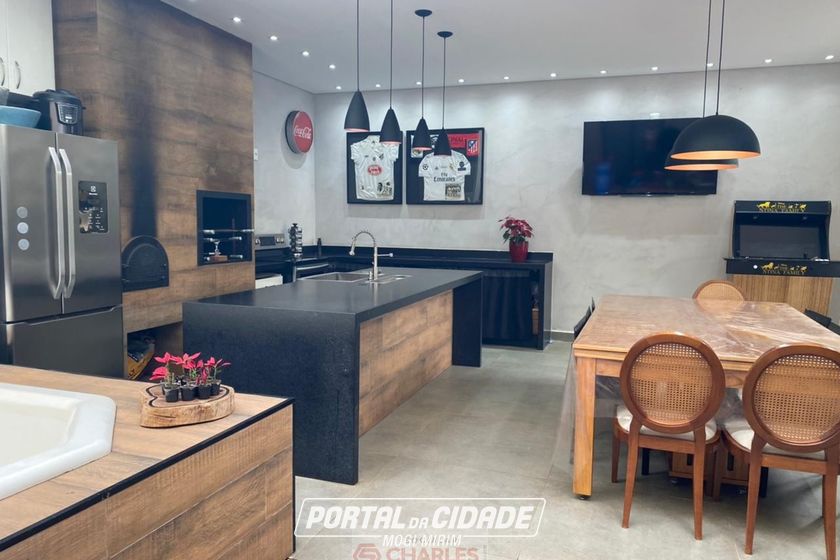 Casa &agrave; venda - 224m&sup2; - Centro
