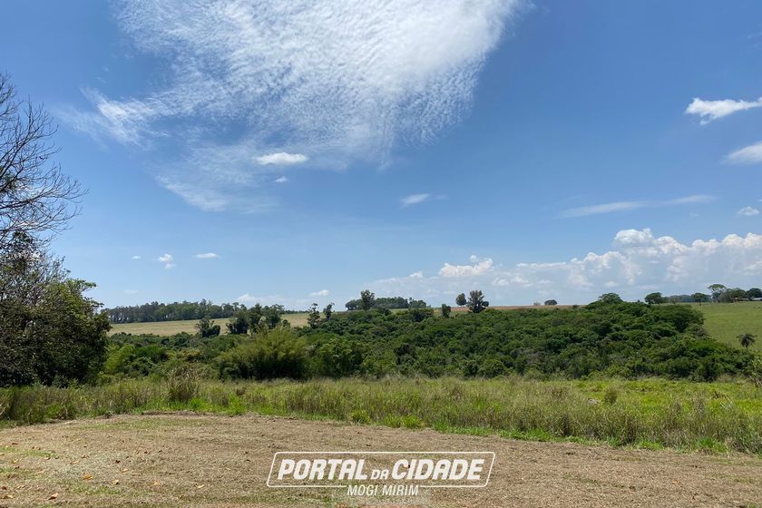 S&iacute;tio &agrave; venda - 84000m&sup2; - Centro
