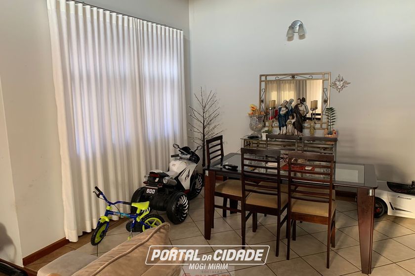 Casa &agrave; venda - 250m&sup2; - Centro