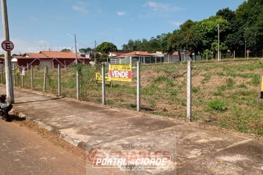 S&iacute;tio &agrave; venda - 10m&sup2; - Centro