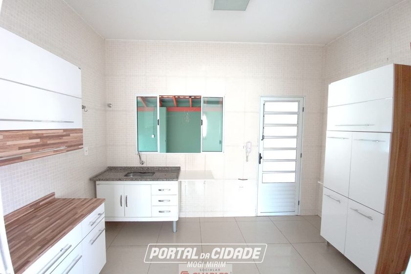 Casa &agrave; venda - 200m&sup2; - Centro