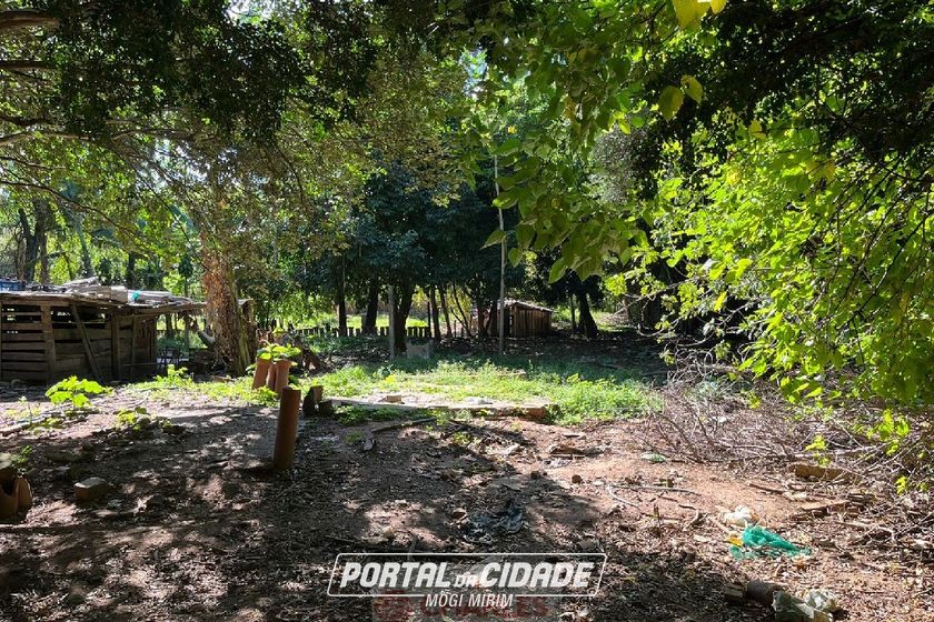 S&iacute;tio &agrave; venda - 10m&sup2; - Centro