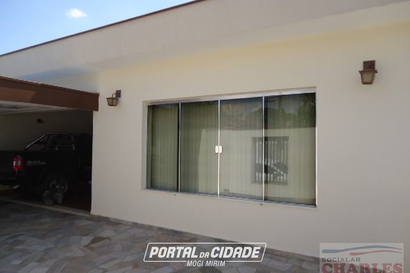Casa &agrave; venda - 200m&sup2; - Centro
