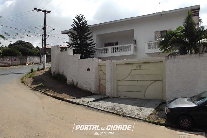 Casa &agrave; venda - 360m&sup2; - Centro