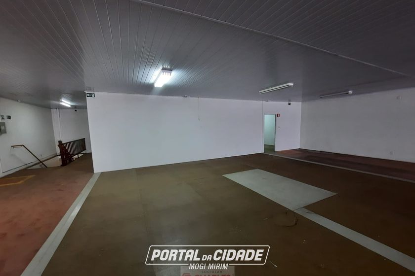 Sal&atilde;o Comercial para alugar - 777m&sup2; - Centro