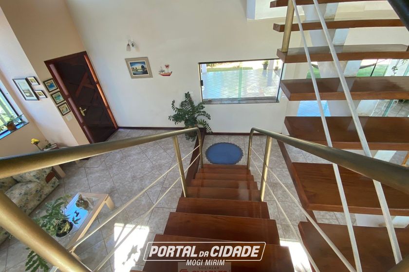 Casa &agrave; venda - 325m&sup2; - Centro