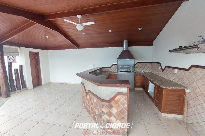 Casa &agrave; venda - 350m&sup2; - Centro