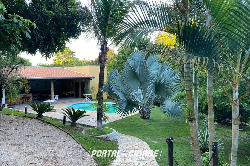 S&iacute;tio &agrave; venda - 10m&sup2; - Centro