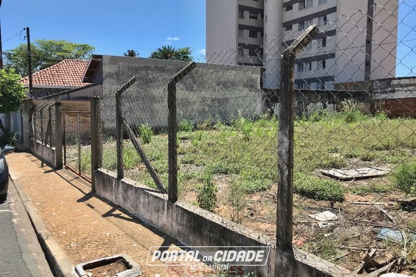 Terreno &agrave; venda - 10m&sup2; - Centro