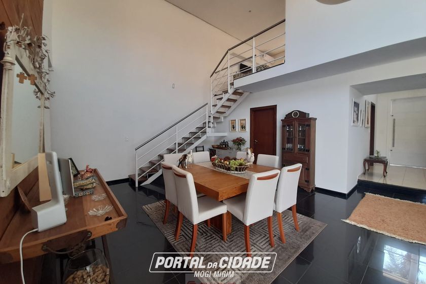 Casa &agrave; venda - 326m&sup2; - Centro