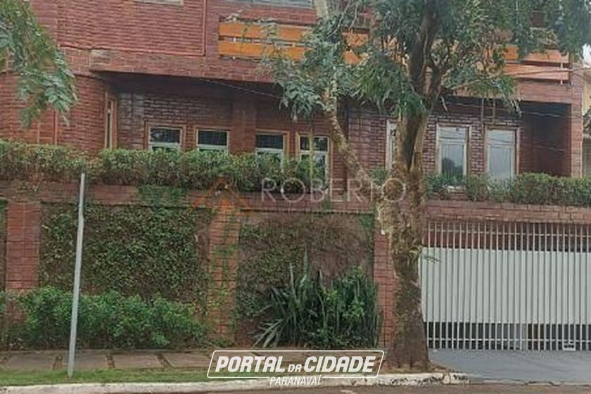Sobrado &agrave; venda - 250m&sup2; - Centro