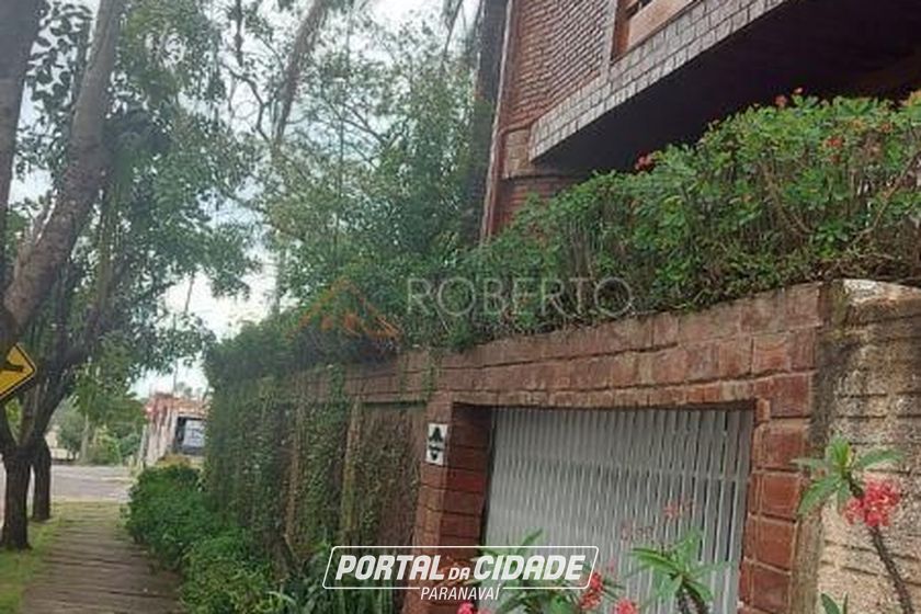 Sobrado &agrave; venda - 250m&sup2; - Centro