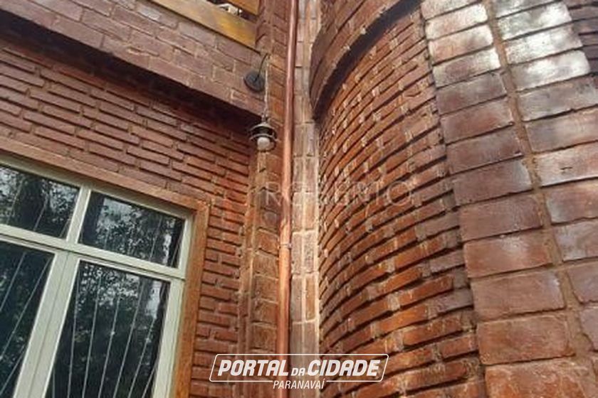 Sobrado &agrave; venda - 250m&sup2; - Centro