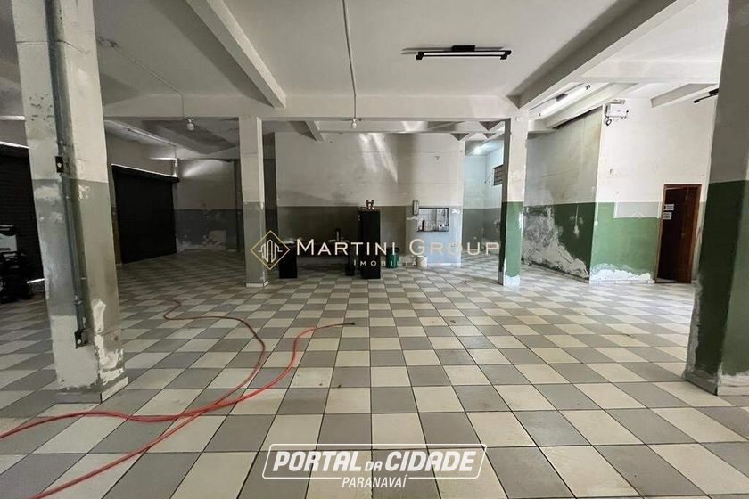 Sala Comercial &agrave; venda - 373m&sup2; - Centro