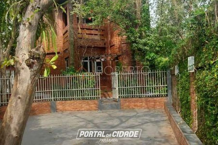 Sobrado &agrave; venda - 250m&sup2; - Centro