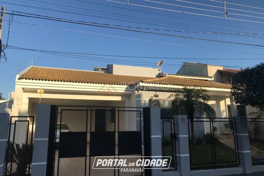 Sobrado &agrave; venda - 420m&sup2; - Centro
