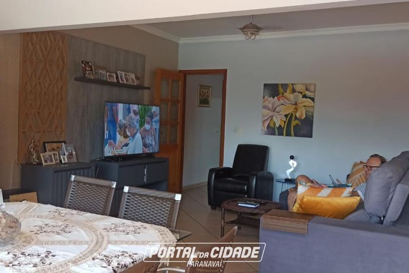 Casa &agrave; venda - 325m&sup2; - Centro