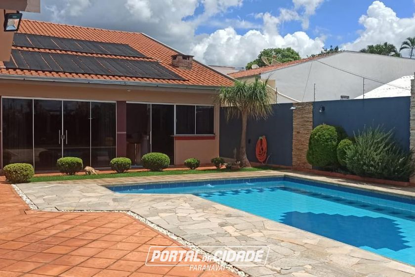 Casa &agrave; venda - 325m&sup2; - Centro