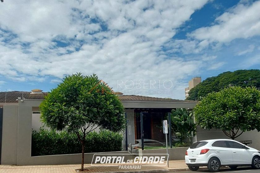 Casa &agrave; venda - 388m&sup2; - Centro