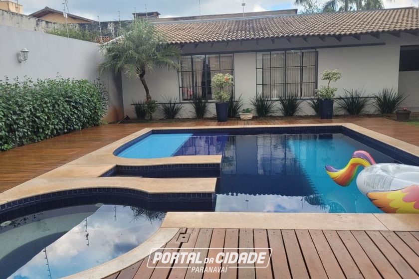 Casa &agrave; venda - 302m&sup2; - Centro