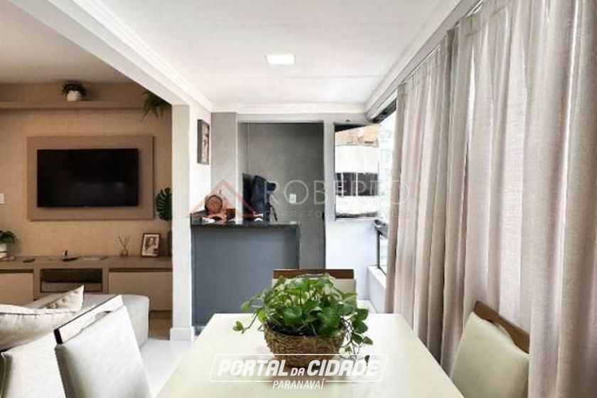 Apartamento &agrave; venda - 102m&sup2; - Meia Praia