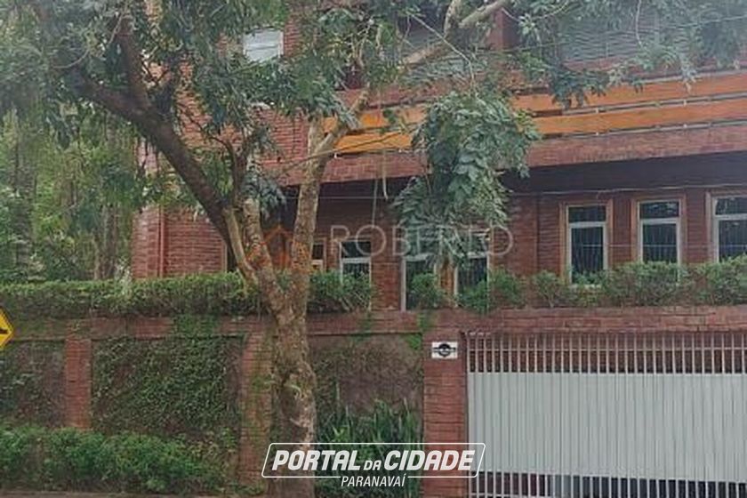 Sobrado &agrave; venda - 250m&sup2; - Centro