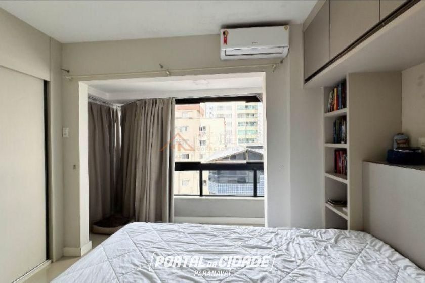 Apartamento &agrave; venda - 102m&sup2; - Meia Praia