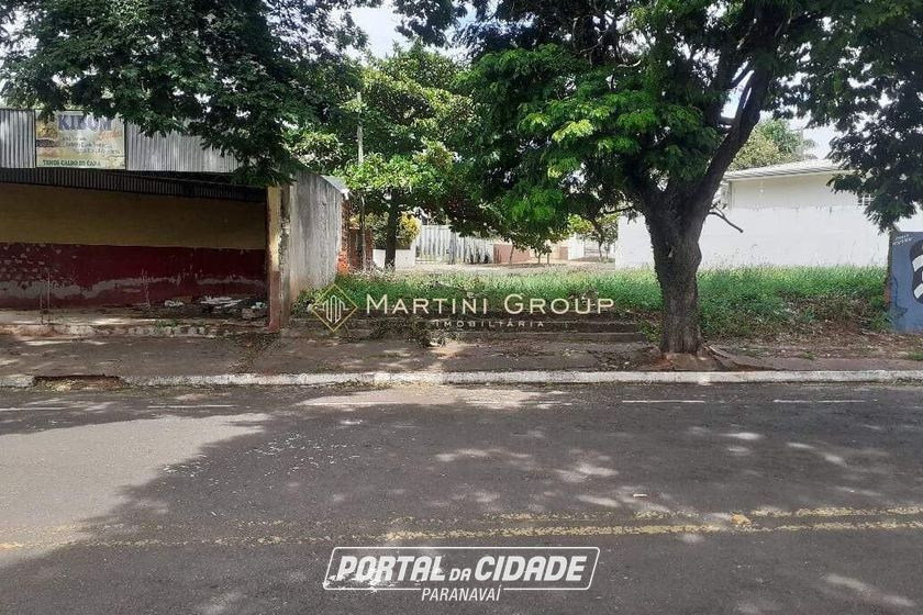 Terreno &agrave; venda - 300m&sup2; - Centro