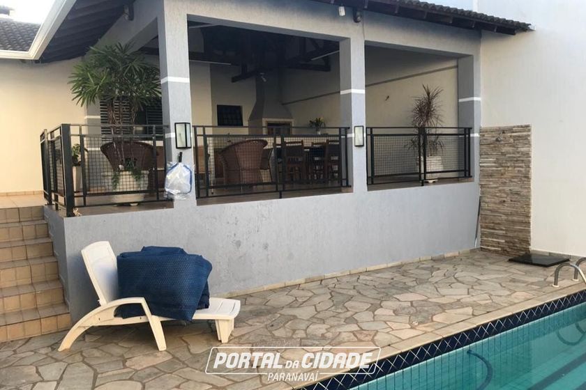 Casa &agrave; venda - 330m&sup2; - Centro