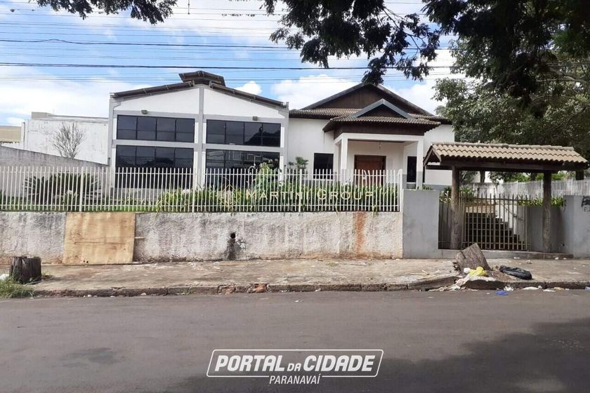 Casa &agrave; venda - 600m&sup2; - Centro