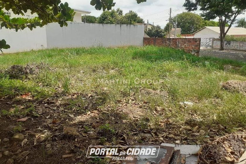 Terreno &agrave; venda - 300m&sup2; - Centro