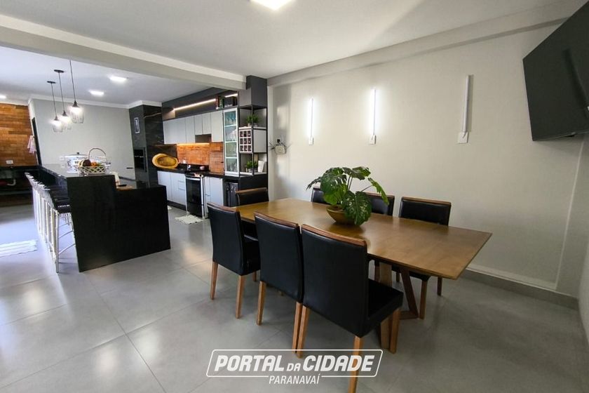 Casa &agrave; venda - 300m&sup2; - Centro