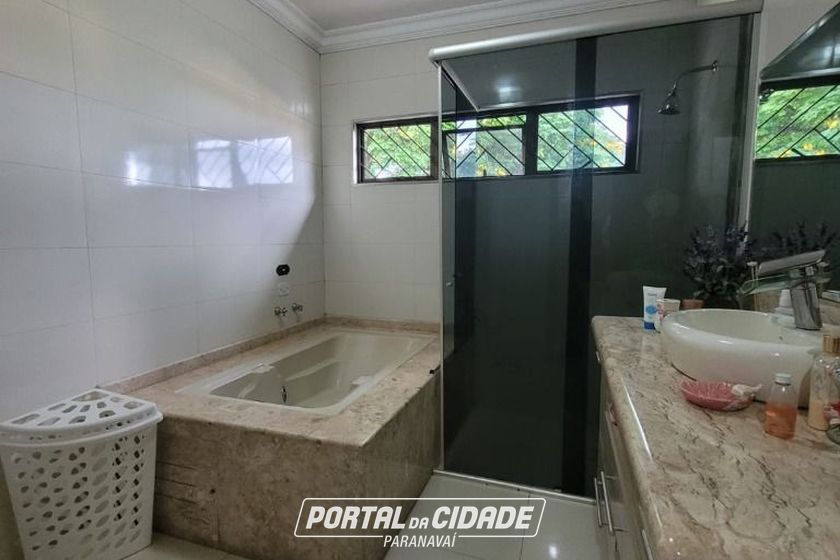 Casa &agrave; venda - 302m&sup2; - Centro