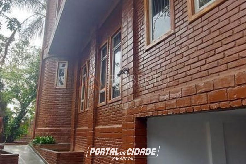 Sobrado &agrave; venda - 250m&sup2; - Centro