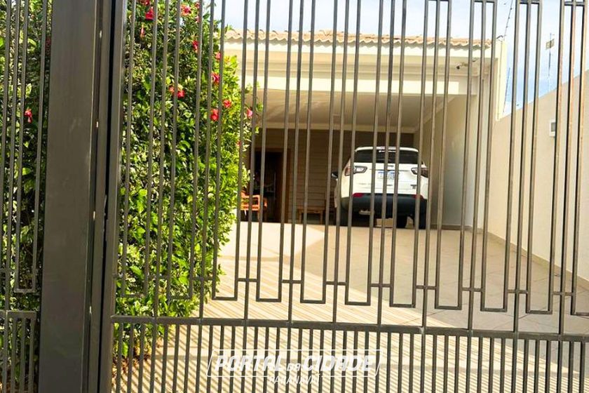 Casa para alugar - 386m&sup2; - Jardim Igua&ccedil;u