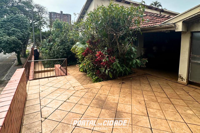 Terreno &agrave; venda - 450m&sup2; - Centro