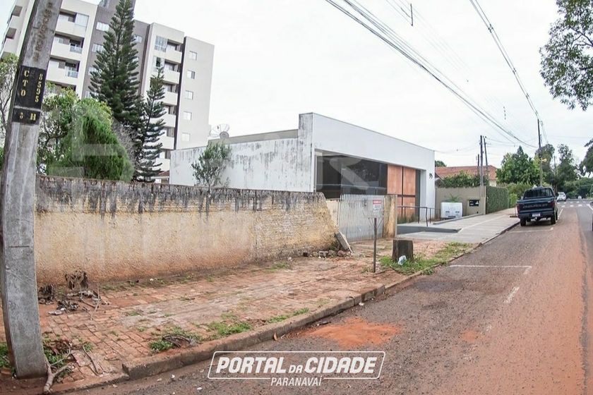 Terreno &agrave; venda - 637m&sup2; - Centro