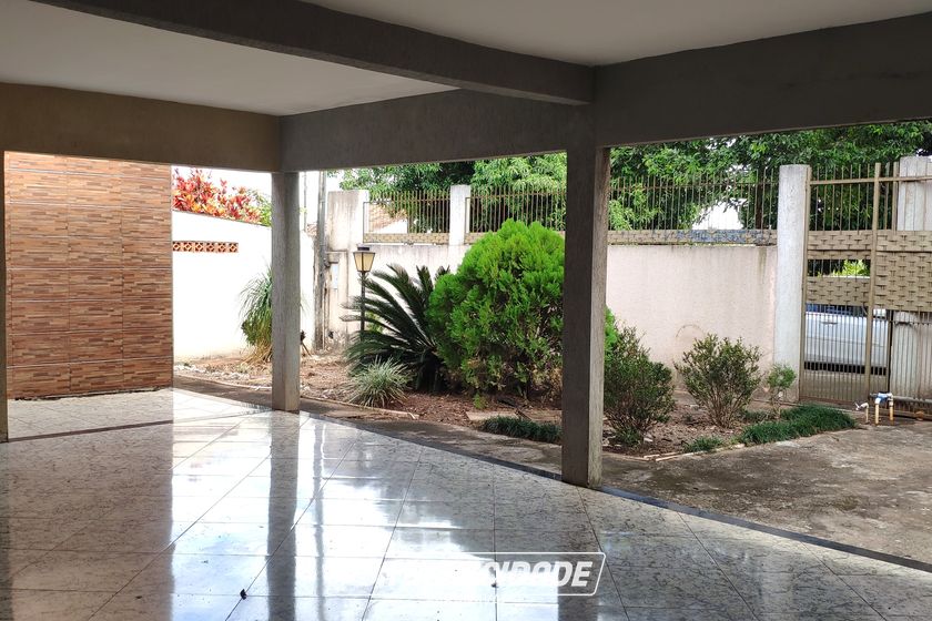 Casa &agrave; venda - 234m&sup2; - pr&oacute;xima a Unipar