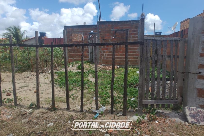 Terreno &agrave; venda - 140m&sup2; - Centro