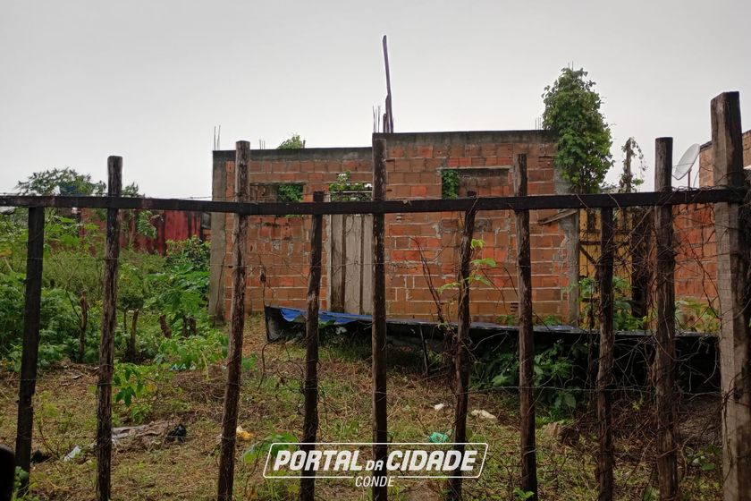Terreno &agrave; venda - 140m&sup2; - Centro