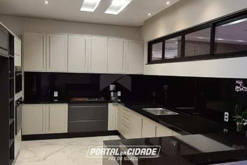 Casa &agrave; venda - 580m&sup2; - Centro